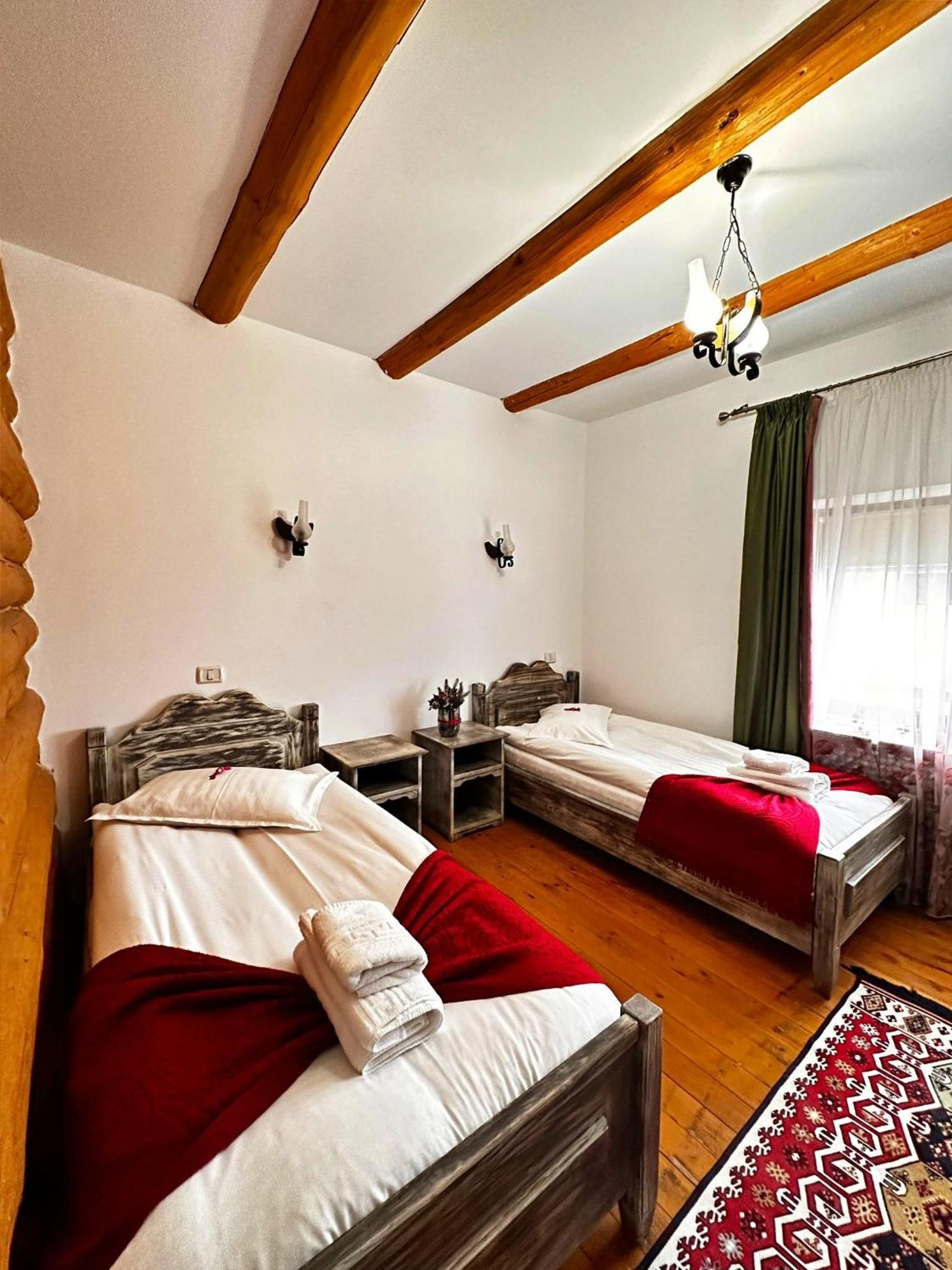 Domeniul Haiducilor Bucovina Suceava Exterior foto